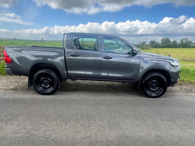 TOYOTA HILUX