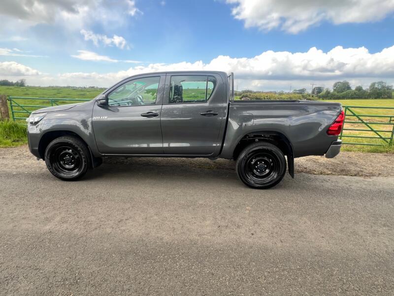TOYOTA HILUX