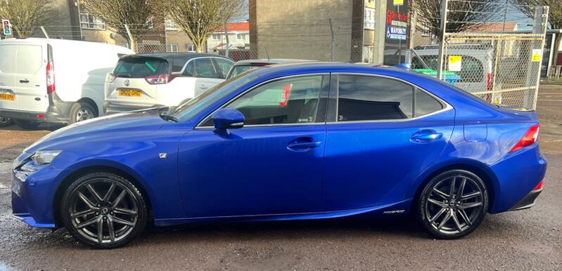 LEXUS IS